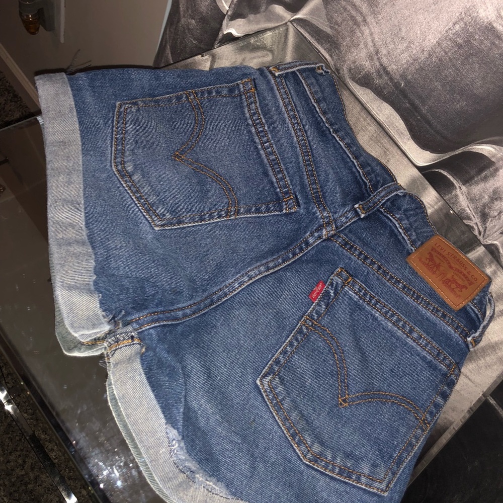 High Rise Levi Shorts - Picture 3 of 7
